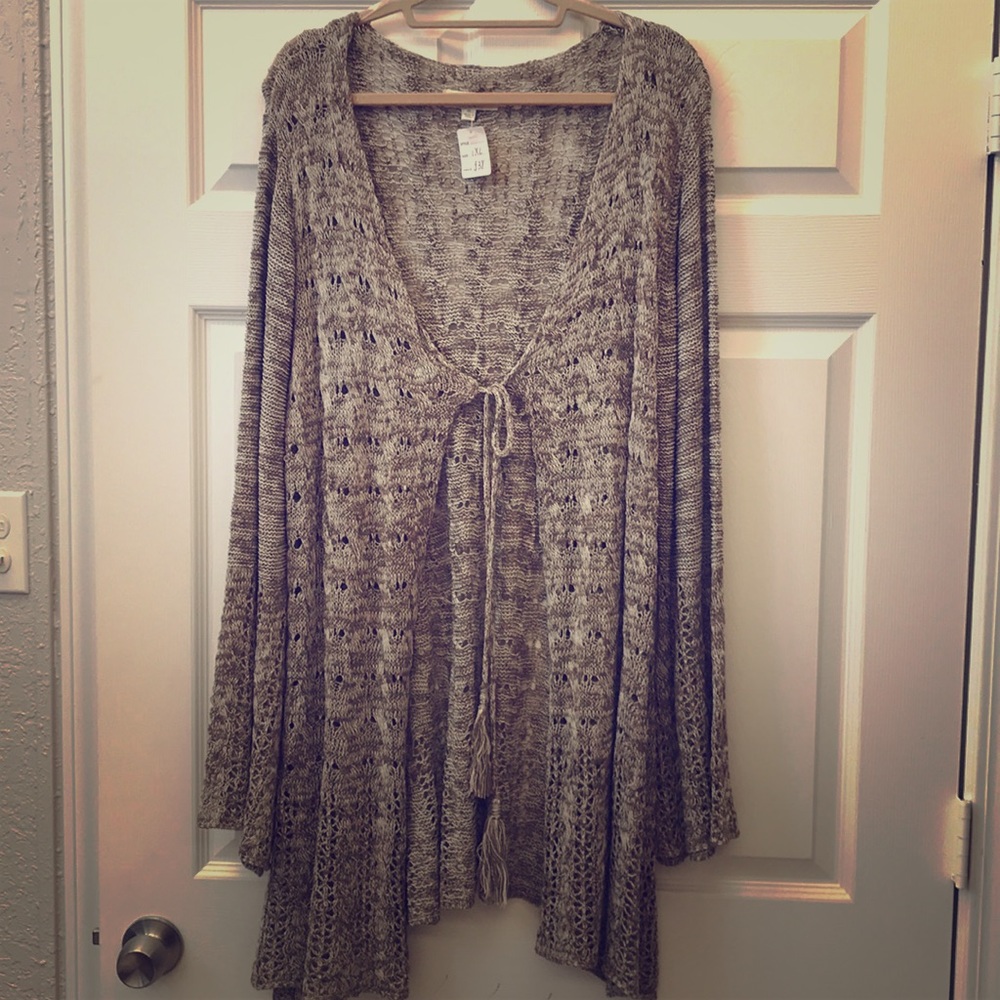 Plus Size bell sleeve cardigan - Picture 1 of 3